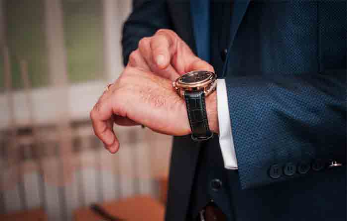 10-Tips-for-Adjusting-Your-Watchband-Length